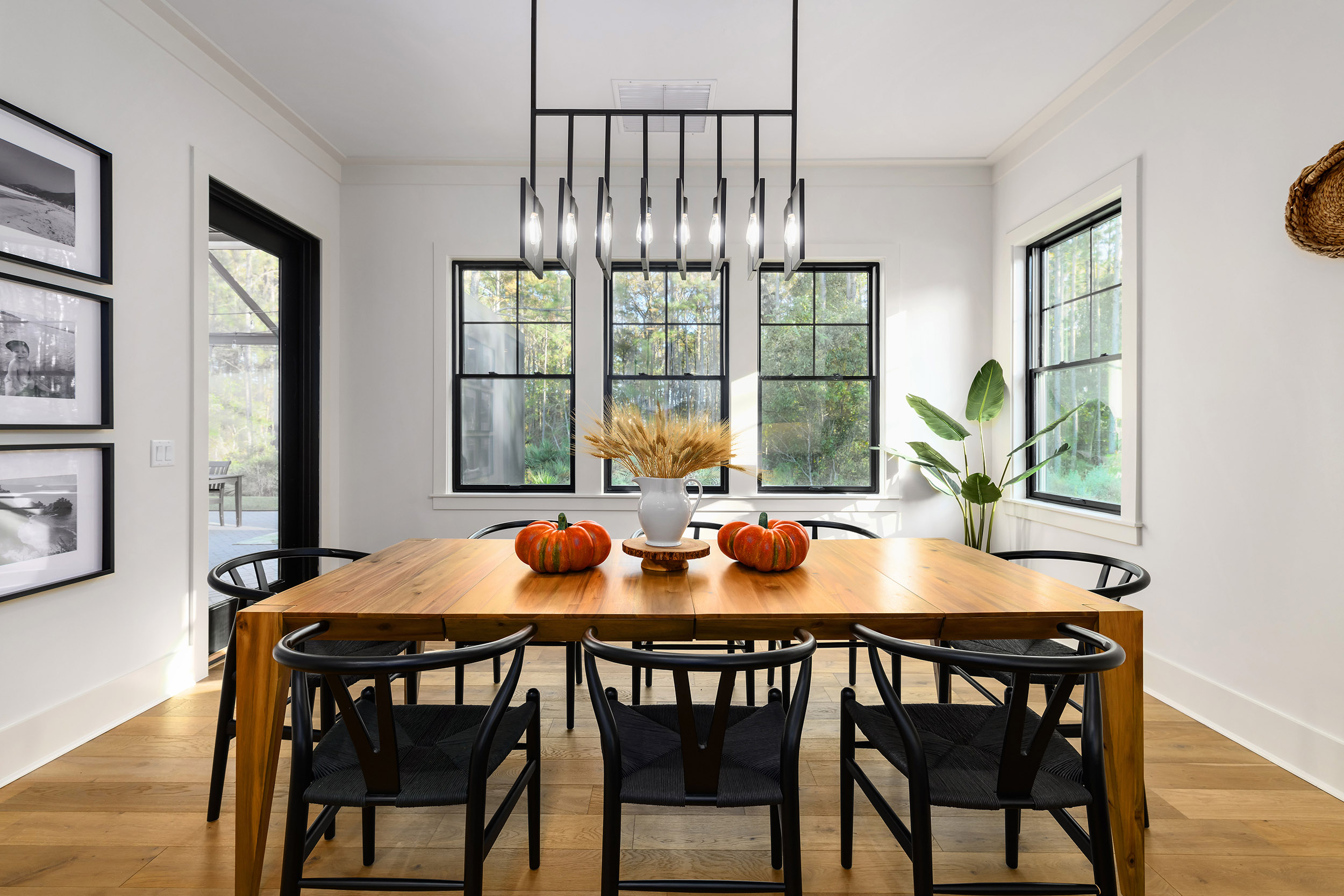 Decorating a dinning room for Fall