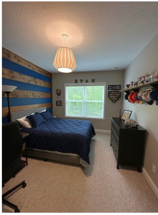 These before and after pictures of a bedroom design show the contrast between the old, dark room and the newly transformed space into a friendly and comforting area with earthy tones.